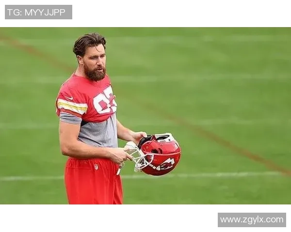 足球球星训练场怒火中烧 激烈冲突引发场面失控球迷热议 足球球星训练场怒火中烧 激烈冲突引发场面失控球迷热议